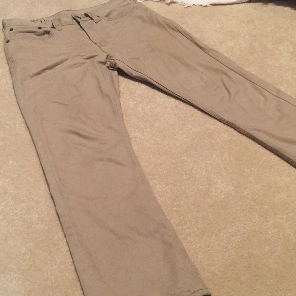 Men’s Bullhead khakis